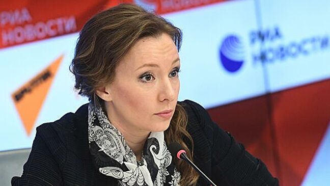 Мальчик из Омска, которого ставили на гречку, находится в интернате