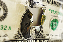 Эксперты поспорили о сокращении вложений в госдолг США и отказе от доллара