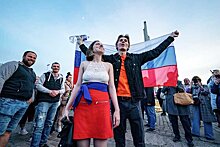 Рижанину грозят тюрьмой за российский флаг у памятника Освободителям Риги