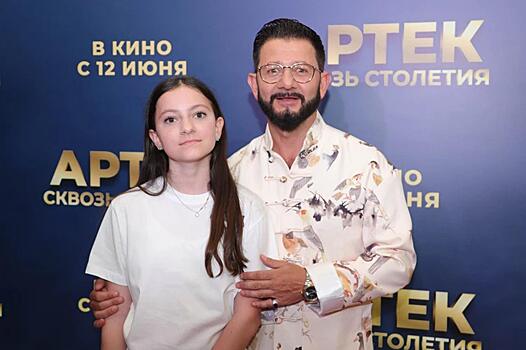 Михаил Галустян впервые вышел в свет после расставания с женой