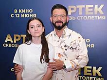 Михаил Галустян впервые вышел в свет после расставания с женой