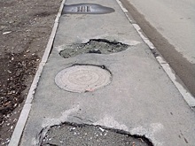 Наталья Котова поручила МУП «ПОВВ» разобраться с ямами на тротуаре по улице Октябрьской
