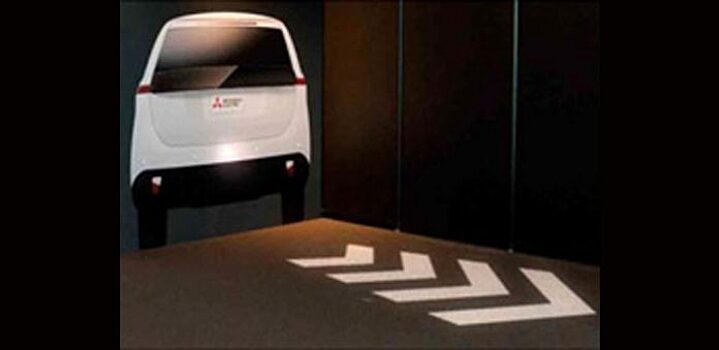 Mitsubishi будут проецировать на дорогу сообщения о намерениях