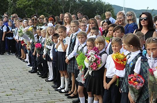 Родители школьников смогут присутствовать на торжественных линейках в Приморье