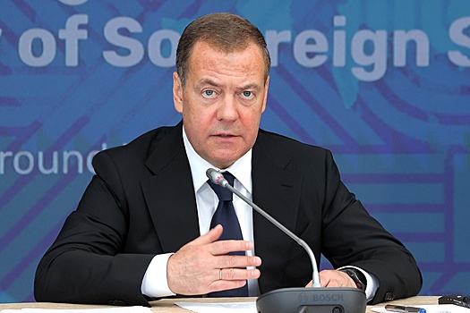 Медведев призвал губернаторов к бдительности на фоне терактов