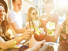 Бамбук, джунгли и даже висячие сады: топ ресторанов с летней атмосферой, которые избавят тебя от осенней хандры