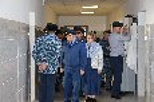 Следственный изолятор №1 УФСИН России по Республике Хакасия посетили прокурор республики Сергей Фирсов и Уполномоченный по правам ребенка Ирина Ауль