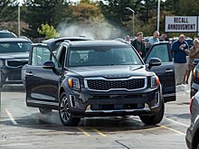 Внедорожники Kia Telluride начали сами скатываться с парковок: объявлен отзыв