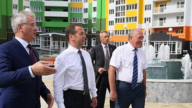 Медведев призвал снизить ставки по ипотечному кредитованию