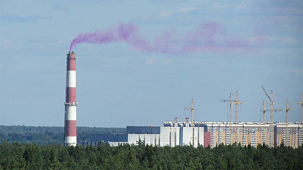 В Москве заметили фиолетовый дым