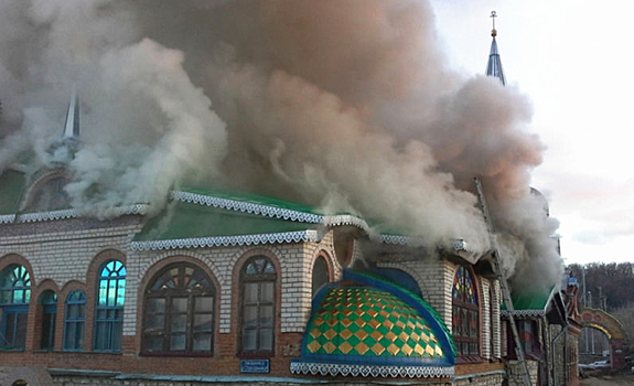 В Казани горит Храм всех религий