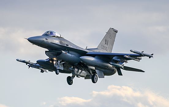 Нидерланды анонсировали сроки передачи Киеву первых F-16
