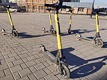 Электросамокаты требуют убрать еще из двух округов Омска — власти считают их размещение незаконным