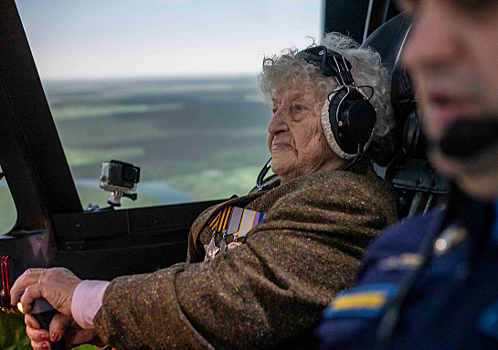 99-летняя Мария Колтакова делала фигуры пилотажа в Воронеже