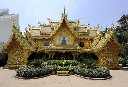 Российские туристы смогут отдохнуть в отеле с золотыми унитазами за 6 тыс. рублей