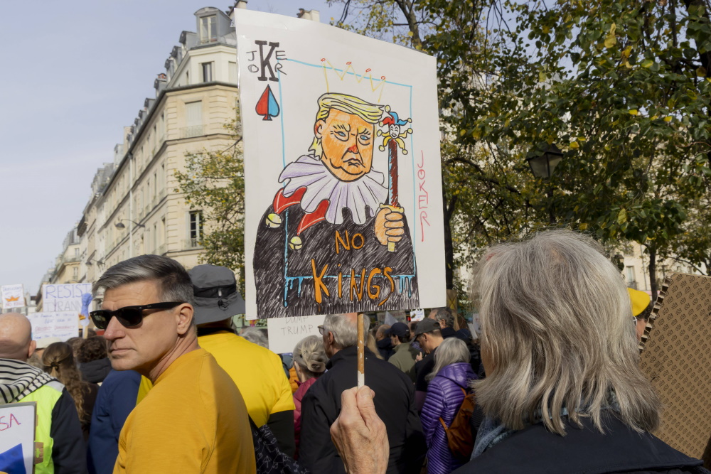 В США начались многотысячные митинги против Трампа