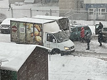 В Курске снегопад привёл к ДТП и длинным пробкам