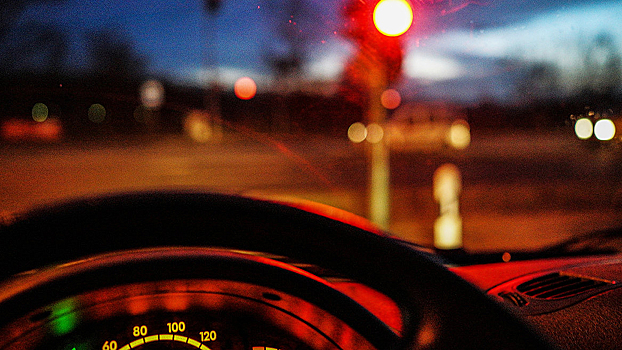 Водителям в США разрешат проезжать на красный свет