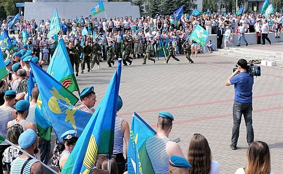 В Набережных Челнах и Нижнекамске отпраздновали День ВДВ