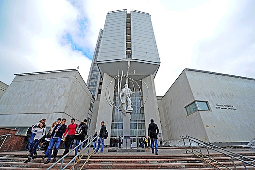 С 2025 года в МГТУ им. Баумана будут поступать по четырем ЕГЭ