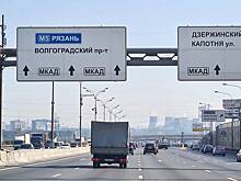 Водитель бетоновоза умер за рулем на МКАД