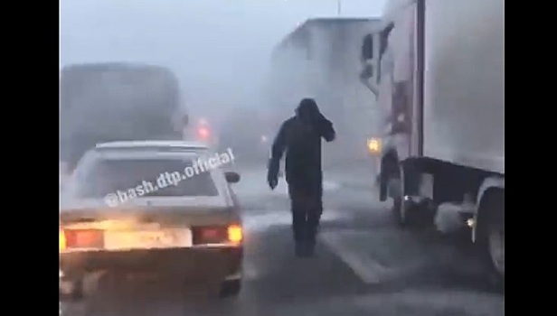 Появилось видео с места массового ДТП на заснеженной трассе в Башкирии