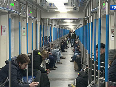Судьбу поручней в новых поездах метро решат голосованием