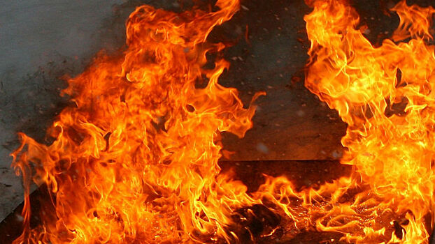 Пожар в ангаре на северо-западе Москвы потушили