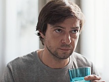 Избитый из ревности Александр Баршак чувствует себя лучше