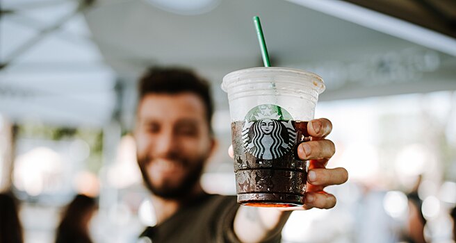 Какой кофе самый вредный для Земли: ученые посчитали углеродный след напитков Starbucks