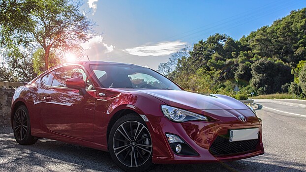 Toyota вслед за BMW присоединится к стандарту зарядки от Tesla