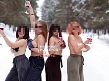 Девушки из Дзержинска решили проводить уходящий год полуголыми