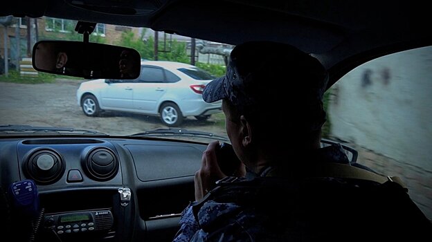 54-летняя пензячка заскучала и помяла капоты двум иномаркам