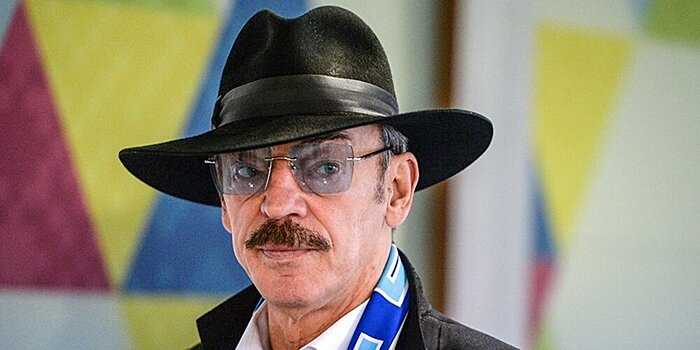 Михаил Боярский: «На «Газпром Арене» невозможно докричаться до игроков, а на «Петровском» эмоции передавались спортсменам. Можно позавидовать хоккеистам – в коробке тесные взаимоотношения»
