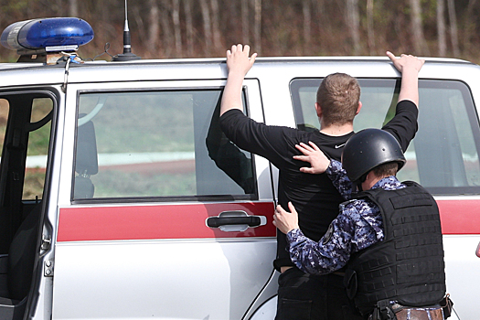 Поджигателей автостоянки во Владивостоке взяли под стражу