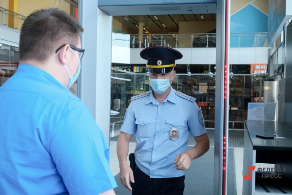 В аэропорту Кольцово началась паника из-за лжетерроризма: люди бежали, бросая вещи