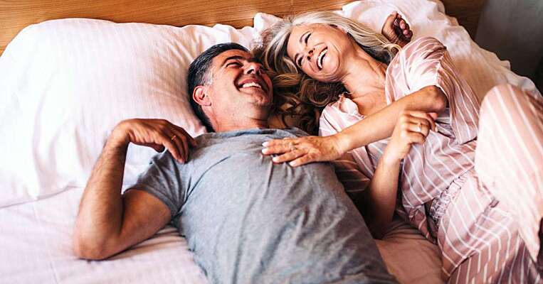 Қызбен сандалдардағы барлық секс