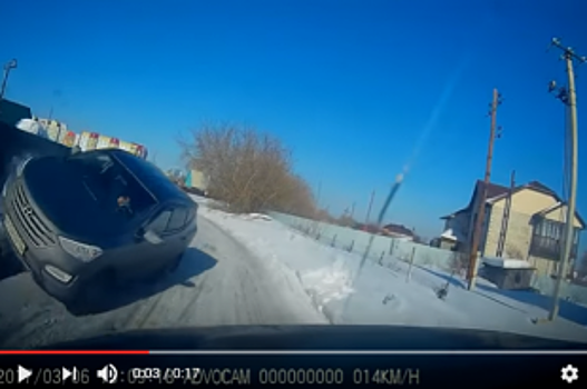 В Барнауле внедорожник перевернулся при попытке разъехаться с автомобилем