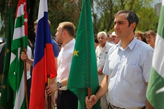В Майкопе открыли памятник погибшим в Абхазии добровольцам из Адыгеи