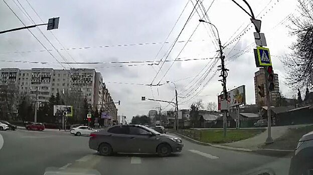 На улице Пушкина водитель возомнил себя пешеходом