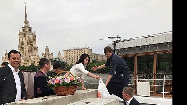 Полиция заблокировала участников свадьбы на теплоходе в Москве