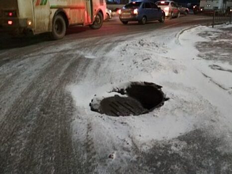 Орловец добился возмещения ущерба за открытый люк