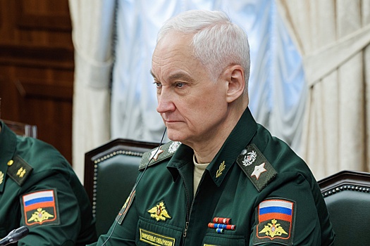 Белоусов вручил звезду Героя России семье офицера, погибшего в Курской области