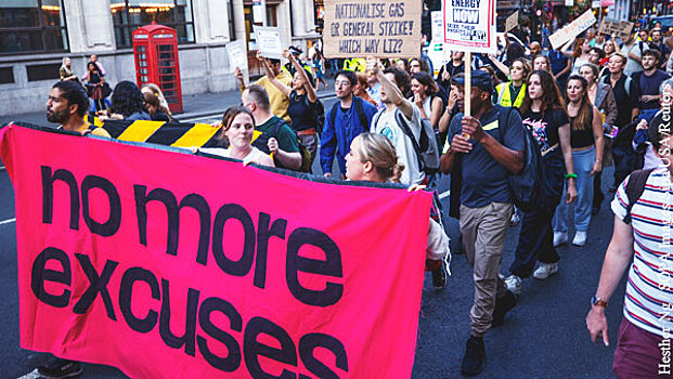 Британию начало серьезно штормить