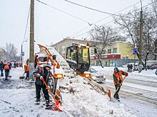 Коммунальные службы столицы продолжают ликвидировать последствия сильного снегопада