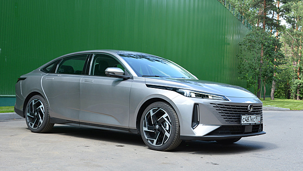 Этюд в светло-серых тонах: тест-драйв седана Changan Lamore