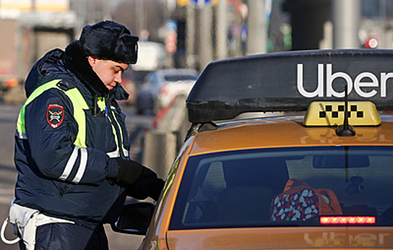 СМИ: Минтранс планирует запретить ранее судимым работать в такси