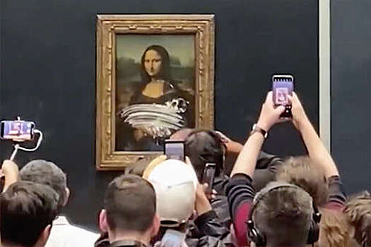 В Лувре картину "Мона Лиза" измазали тортом