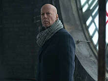 Страдающий афазией Брюс Уиллис выстрелил не туда на съемочной площадке