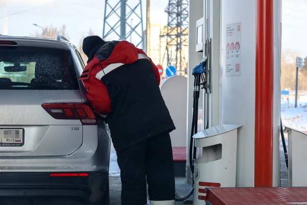 Новак поручил нефтяным компаниям нарастить поставки бензина и дизтоплива на внутренний рынок